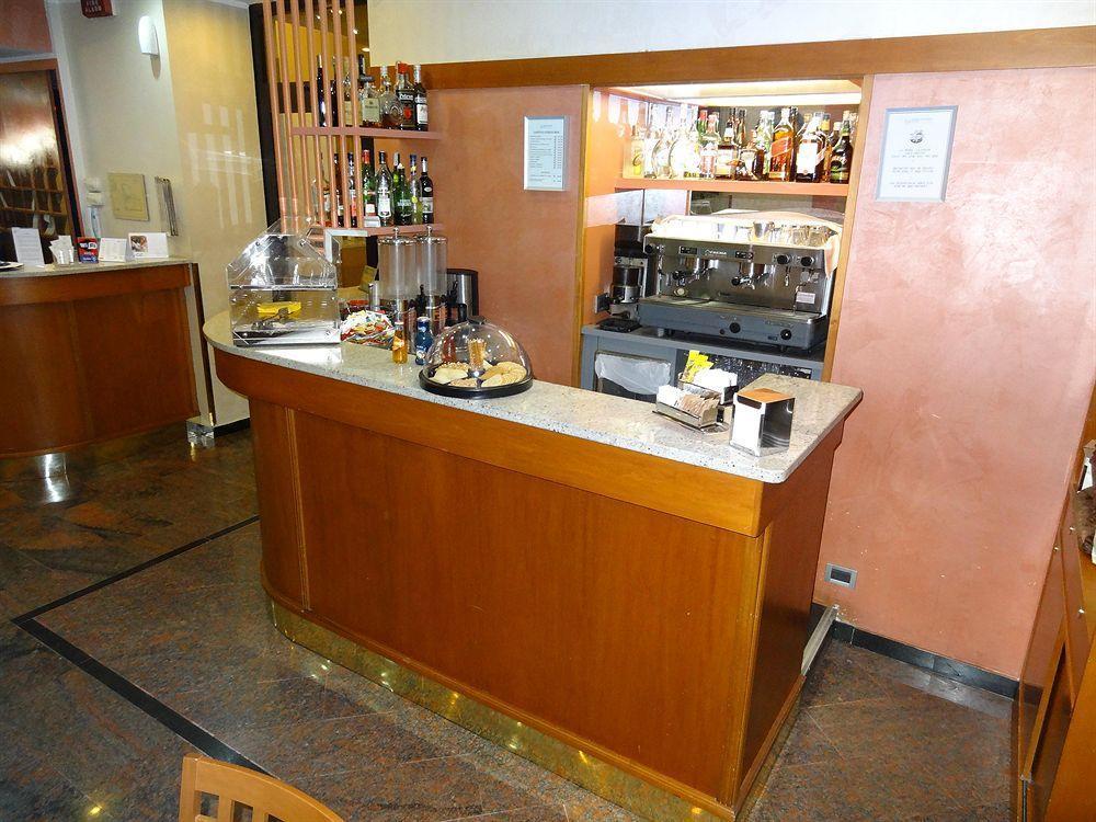 Hotel Piacenza Milán Exterior foto