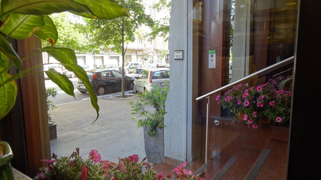 Hotel Piacenza Milán Exterior foto