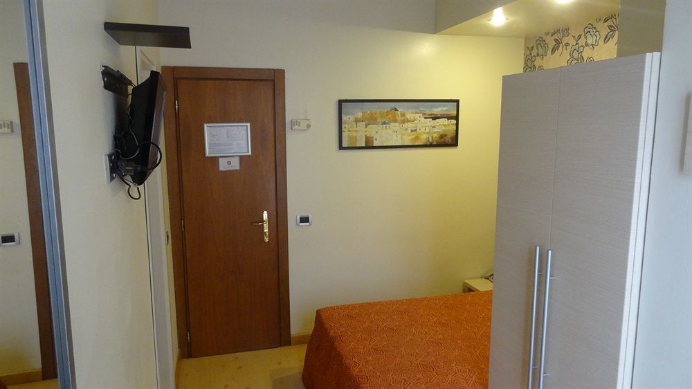 Hotel Piacenza Milán Exterior foto