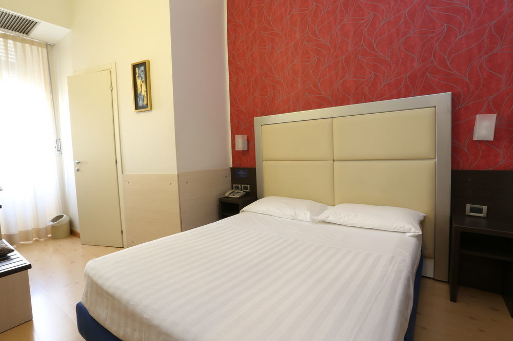 Hotel Piacenza Milán Exterior foto
