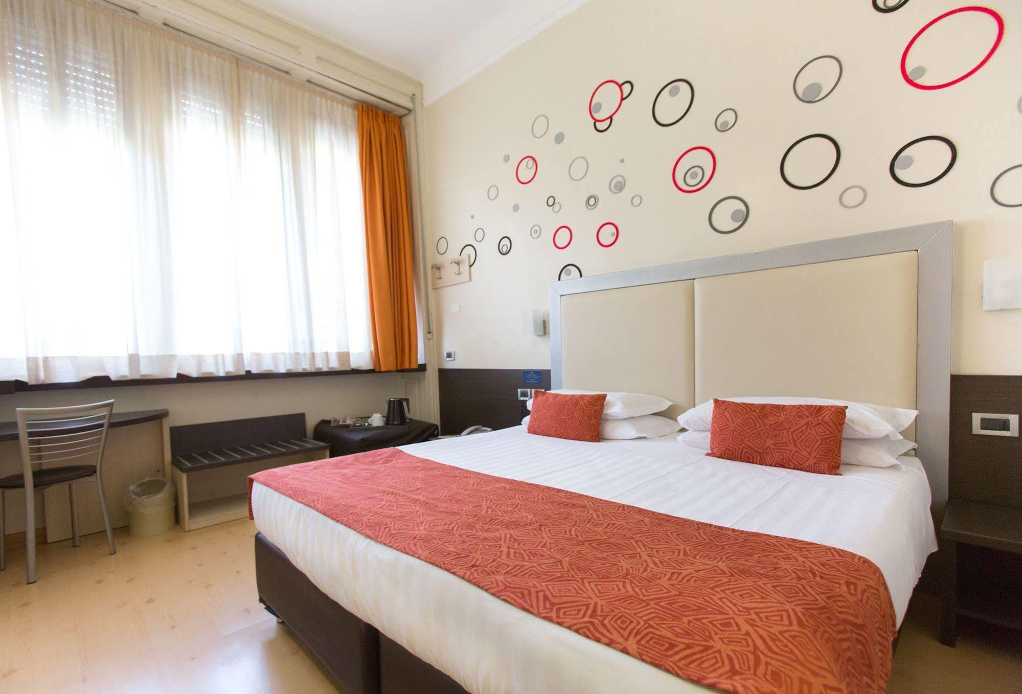 Hotel Piacenza Milán Exterior foto